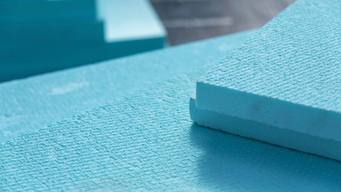 Aislamiento de poliestireno extrusionado (XPS): qué es, ventajas y aplicaciones en fachadas