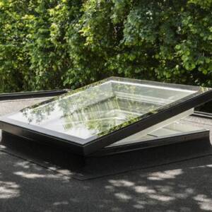 Ventana triple cristal con mando a distancia con cúpula vidrio plano CVU 0225Q / CVU 0325Q + ISU 2093 cubierta plana